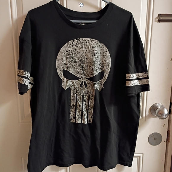 Hot Topic Other - 2/$10 Marvel Black Punisher Tee Size 2XL